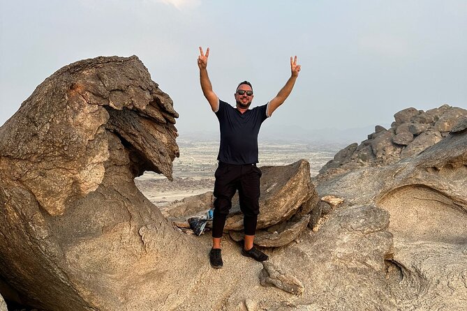 4 Hours Charming Moon Valley Hike Experience in Jeddah - Who should book this, and who might pass