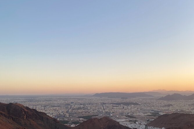 4WD Adventure in Uhud Mountain - Meet the guides: the service quality that makes the ride better