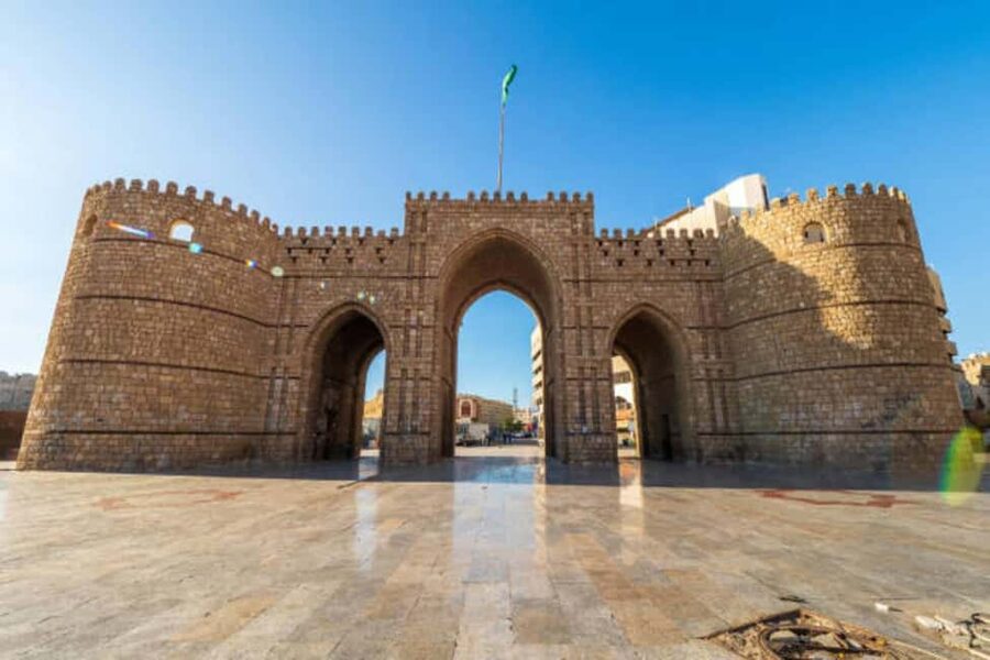Al Balad Old Town Tour in Jeddah Historical City - Al Balad (UNESCO) and the coral-stone houses: why this quarter feels real