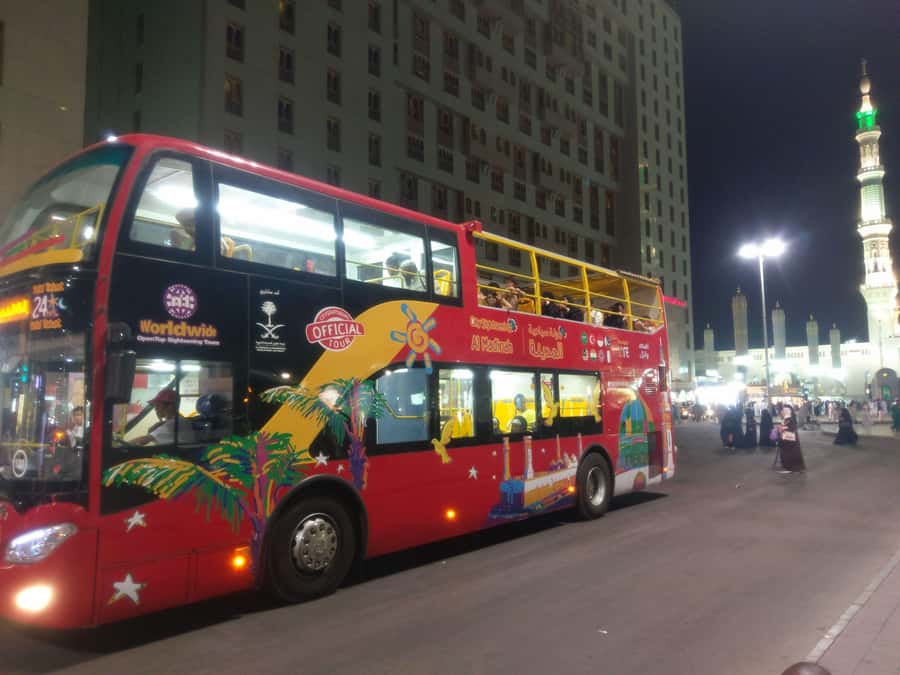 Al Madinah: City Sightseeing Hop-On Hop-Off Bus Tour - Green Route stops: Al Masjid an Nabawi, Al Baqi’, and the calm between landmarks
