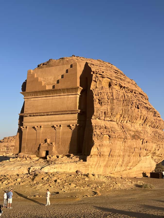 Al-Ula: Old Town, Hegra, and Elephant Rock Day Tour - Oases and ancient irrigation: how desert farming really worked