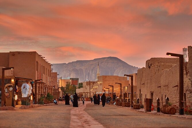 AlUla City Tour with 5 Attractions - Elephant Rock, Jabal AlFil: The 52-Meter Icon at Dusk