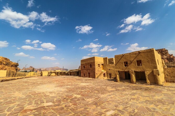AlUla Old Town Experience - Where the old town feels local: shops, cafés, and henna