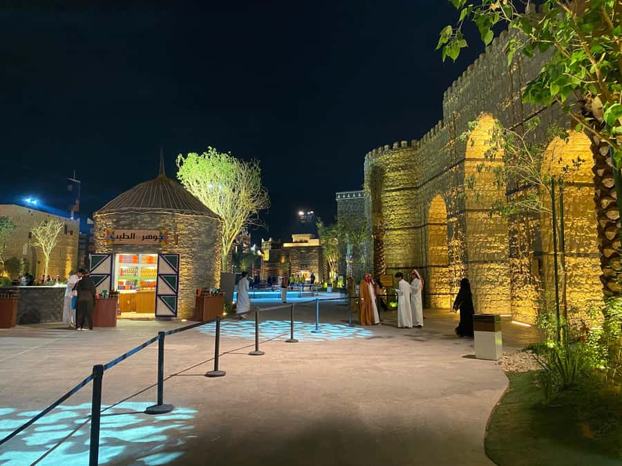 Boulevard World, Boulevard Riyadh Private Tour+Saudi Meal - Boulevard Riyadh City: concerts, shopping, and self-guided wandering that still feels organized