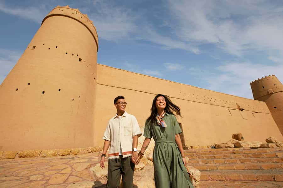 Diryah tour with Dinner - Dinner in Diriyah: Saudi flavors plus a water-smoking demonstration