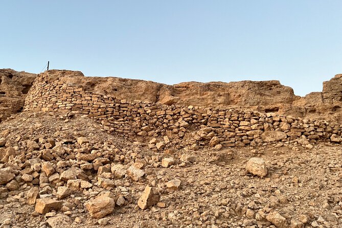 Edge of the World - Edge of the World: Al-Manjoor Trail hiking with real cliff-edge drama