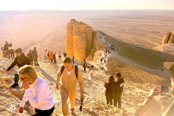 Edge of The World & Deer Reserve Off-road 4x4 Car Tour in Riyadh - The Edge of the World cliff experience, timed for Riyadh afternoons