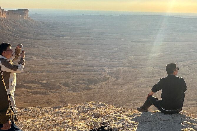 Edge of The World & Deer Reserve Off-road 4x4 Car Tour in Riyadh - Guides, drivers, and the small-group feel that makes it smoother