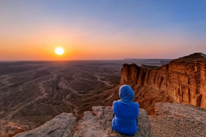 Edge Of The World Hike(Dinner under stars,village,bats cave,camp) - Riyadh to Jebel Fihrayn: how the day actually flows