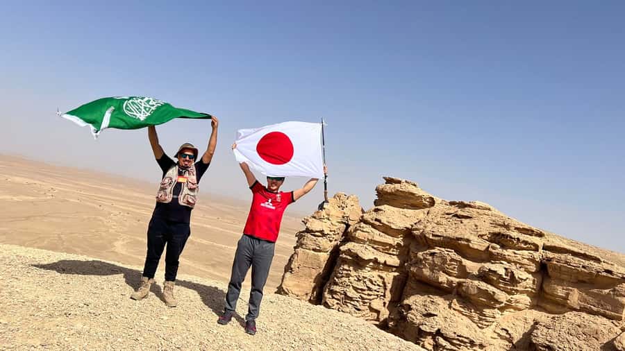 Edge of the World Top VIP Treatment with Lunch & Luxury SUV - Luxury SUV transfer from Riyadh, with a guide who stays close
