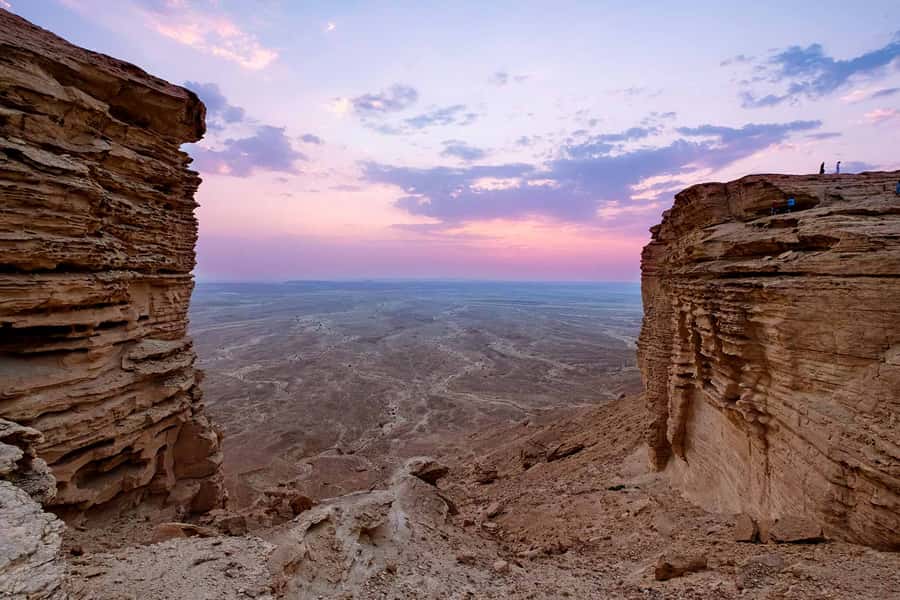 Edge of the World Top VIP Treatment with Lunch & Luxury SUV - Saudi lunch at Najd traditional, and why it fits the day
