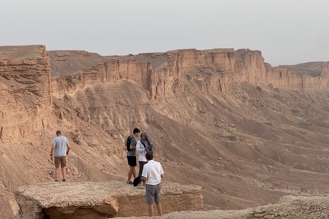 Edge of the World with 4x4 vehicles, sunset Dinner and stargazing - Bat cave on weekdays, gazelles and a park on weekends