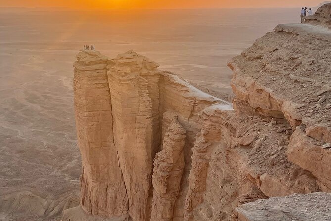Explore Edge of The World in a Private Trip with Saudi Dinner - Price and value: $600 per group for a private day that holds together