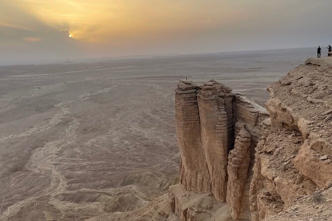 Explore Edge of The World in a Private Trip with Saudi Dinner - What to wear, and how to judge the effort honestly