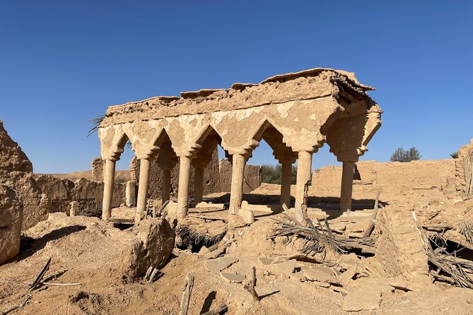 Explore Edge of The World in a Private Trip with Saudi Dinner - Stop 1, Sadus: 500 year mud houses and an old mosque