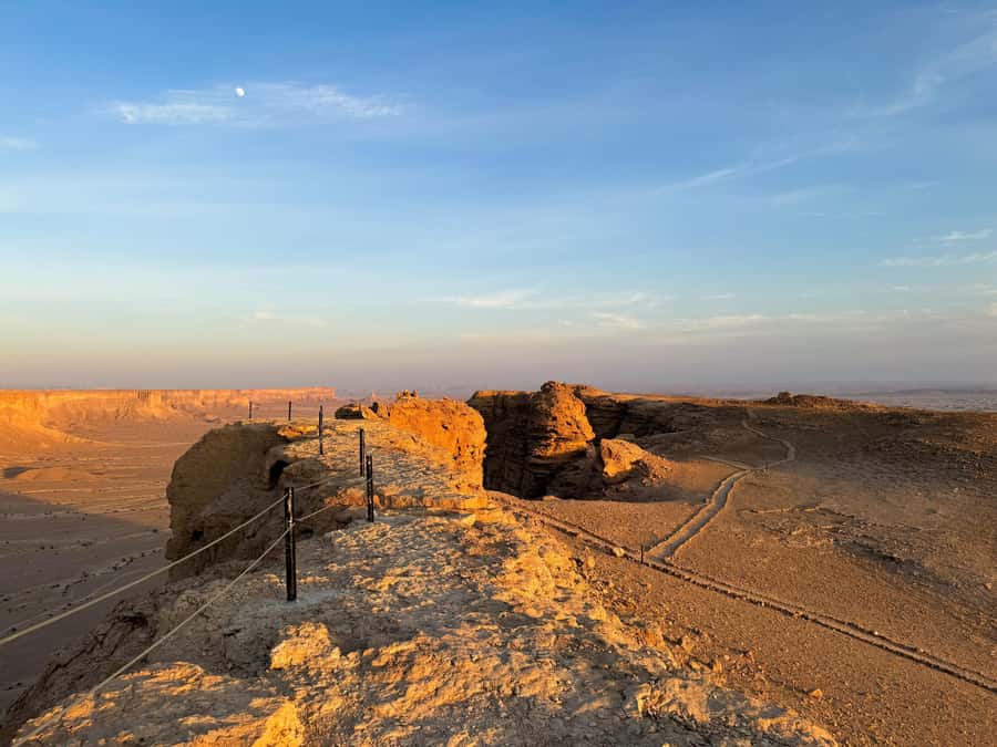From Riyadh: Edge of the World and Darb Al-Manjoor Adventure - Who This Tour Is Best For