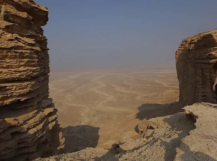 From Riyadh: Tuwaiq Mountains and Najd Plateau Day Trip - Mountain-Top Sunset Views: When the Sky Changes Over the Edge