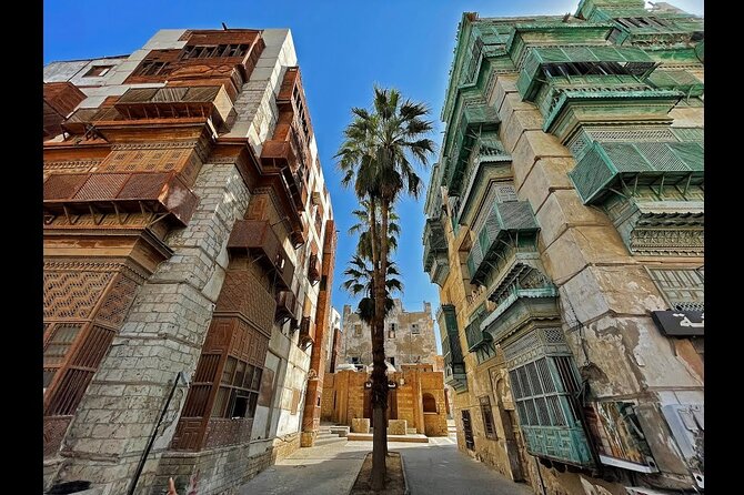 Guided Tour in Jeddah by local woman - Key highlights