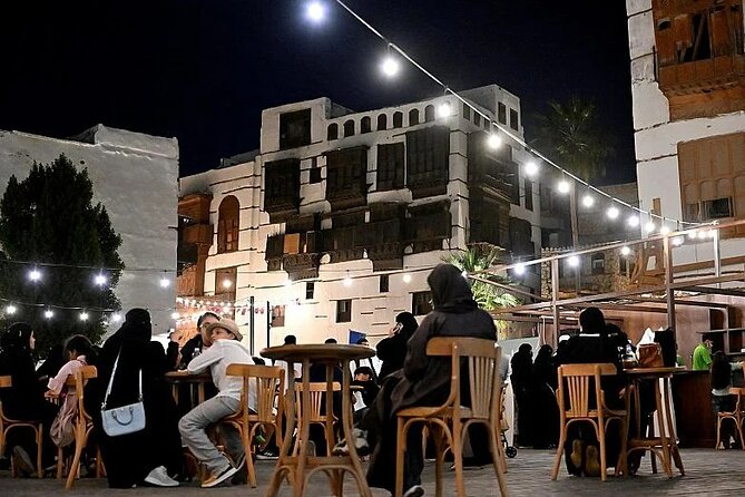 Guided Tour in Jeddah by local woman - Entering Albalad at Bab Jadeed: Streets, Doors, and Architecture