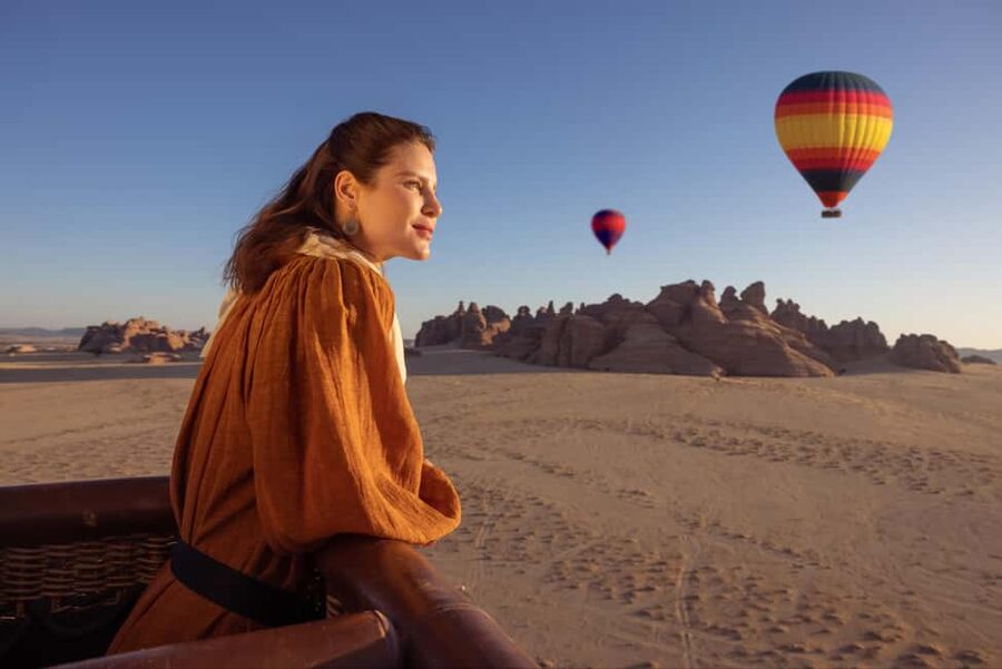 Hegra Al Ula: Sunrise Hot Air Balloon Flight - The Pre-Dawn Pickup and Winter Park Visitor Center Start