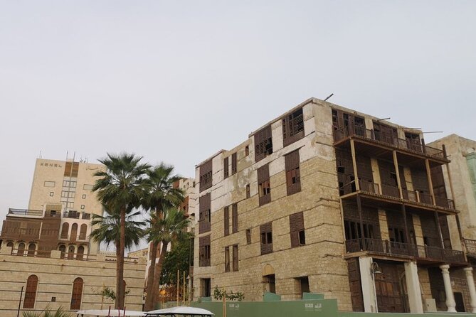 Historic District Tour in Jeddah by a Local Guide - Al Shafei Mosque, Souq Al Alawi, and Qabel Trail