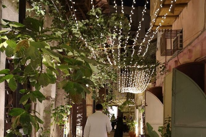 Historic District Tour in Jeddah by a Local Guide - Zawiya 97 and the art-and-crafts waypoints
