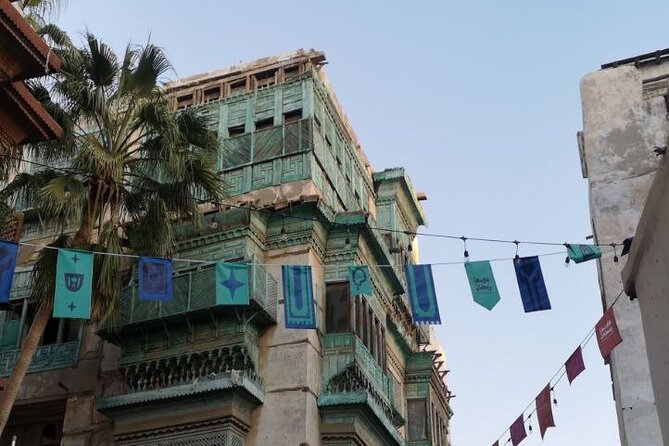 Historic District Tour in Jeddah by a Local Guide - Tariq Abdulhakim Center Museum and the pilgrim-junction story