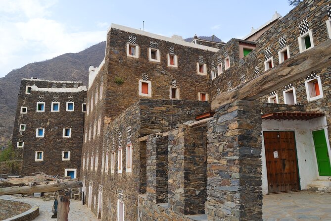 Historical & Heritage Tour in Abha- Rijal Almaa Village - Rijal Almaa Lunch: a traditional southern meal that actually fits the day