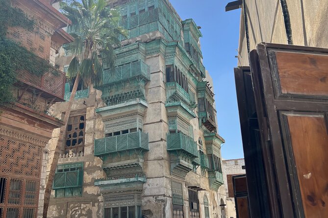 Historical & Heritage Tour in Jeddah Al Balad - Gabel Street Souq: the street-bazaar feeling, with room to ask questions