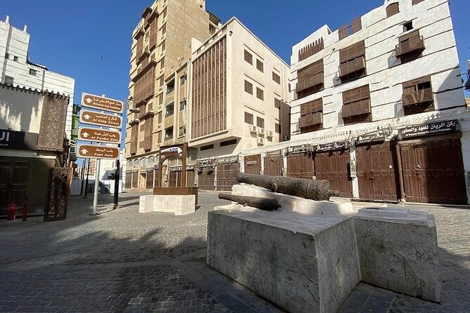 Historical & Heritage Tour in Jeddah Al Balad - Al-Balad lanes and unique buildings: your street-level orientation
