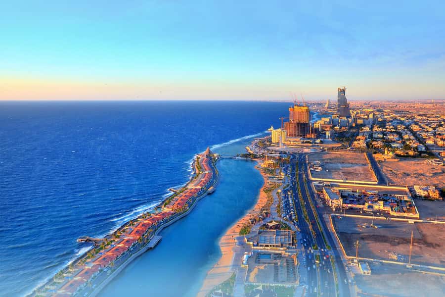 Jeddah: Al-Balad Historical Highlights City Tour - Getting oriented in Old Town, gates, lanes, and local doors