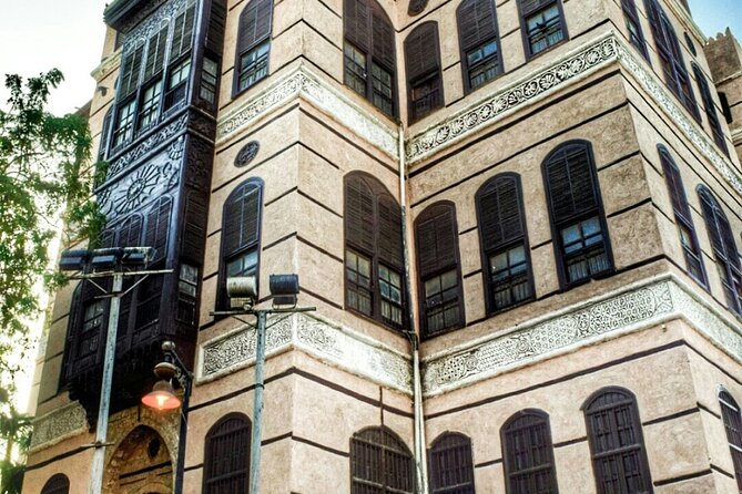 Jeddah:Discover old Jeddah AlBalad - Bab Makkah to Bait Nasseef: your guided route through the old lanes