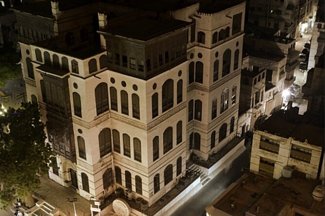 Jeddah:Discover old Jeddah AlBalad - Masjid Al-Mi’maar and Roshans: where architecture teaches climate and culture