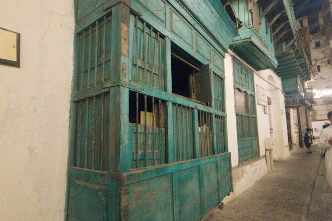 Jeddah:Discover old Jeddah AlBalad - Souk Al Alawi: herbs, textiles, and a market you can read with your eyes