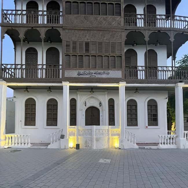 Jeddah: Guided Tour of the Old City Al-balad - The King Fahd Fountain, a world record with a schedule