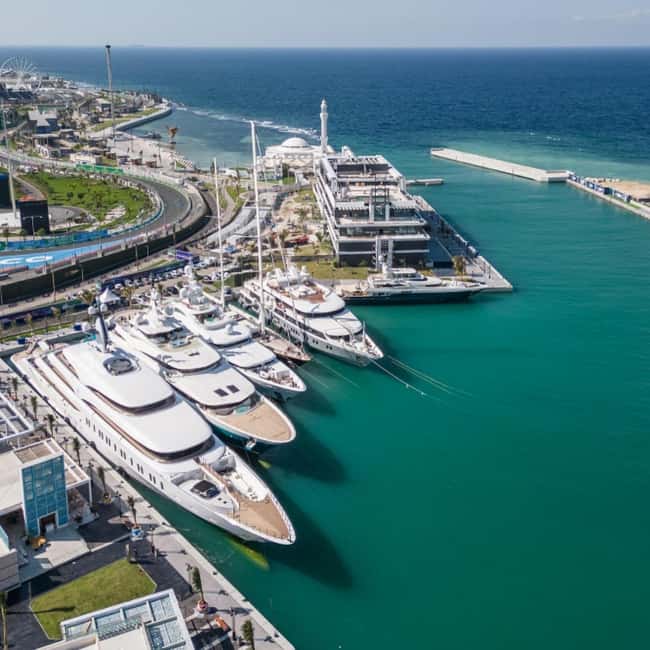 Jeddah: Guided Tour of the Old City Al-balad - Jeddah Corniche and Waterfront, where the sea does the entertaining