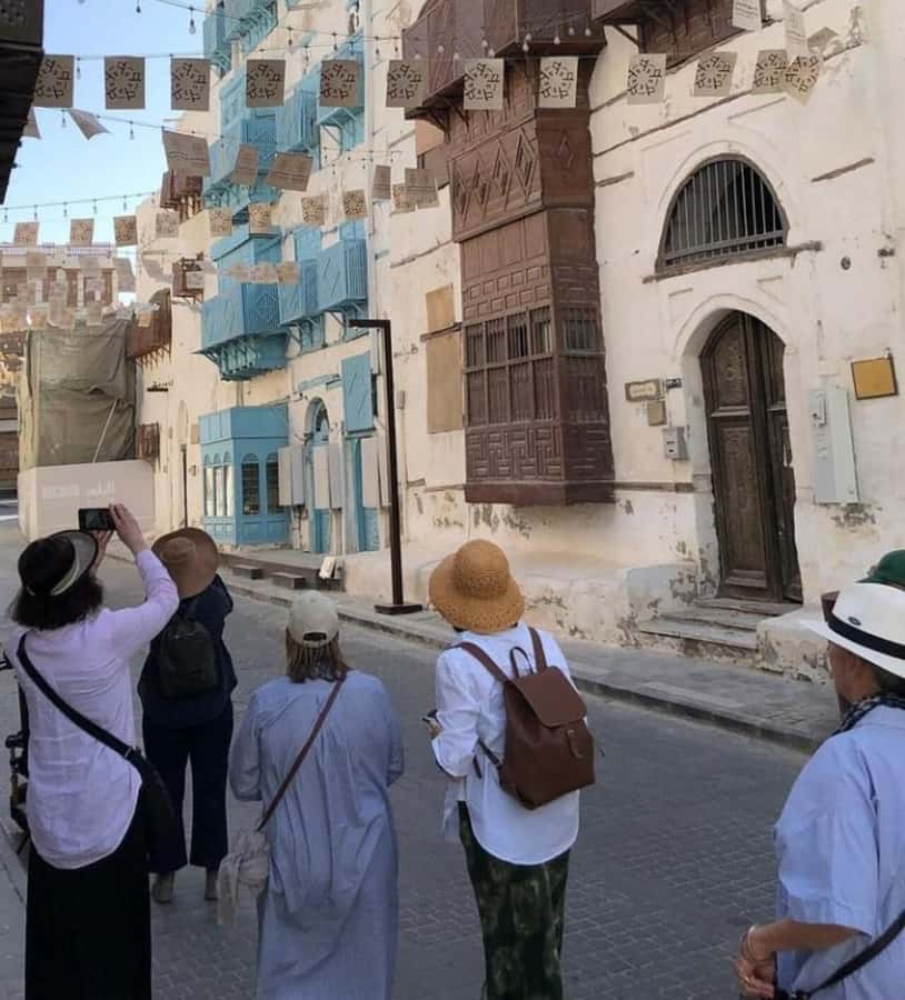 Jeddah: Historic District Tour by a Local licensed Guide - Getting Oriented at Bab Alfurdhah and Jeddah Old Gate