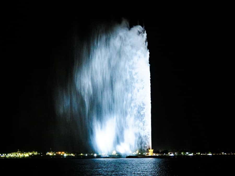 Jeddah : Jeddah’s Traditional Tour - Jeddah Corniche and Waterfront Finish: The Sea, the Sign, and a Clean End to the Day