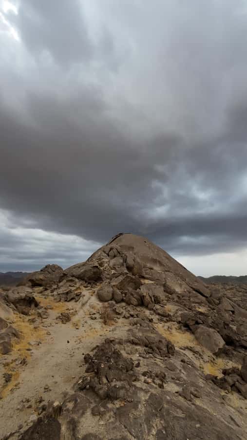 Jeddah: Moon Mountain Guided Hiking Tour with Snacks - Price and value: is $120 per person worth it?