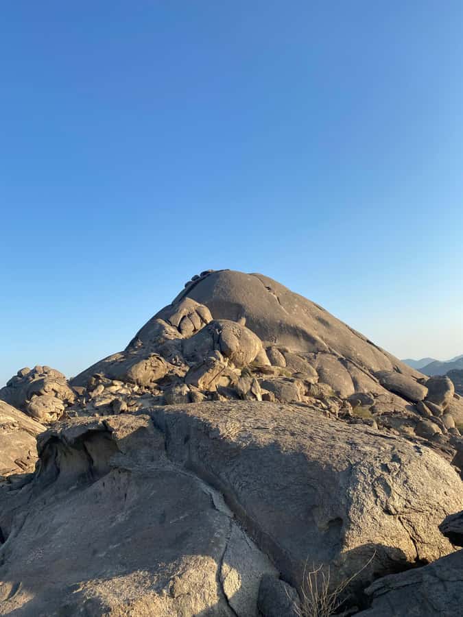Jeddah: Moon Mountain Guided Hiking Tour with Snacks - The hike itself: easy to moderate, with short climbing moments