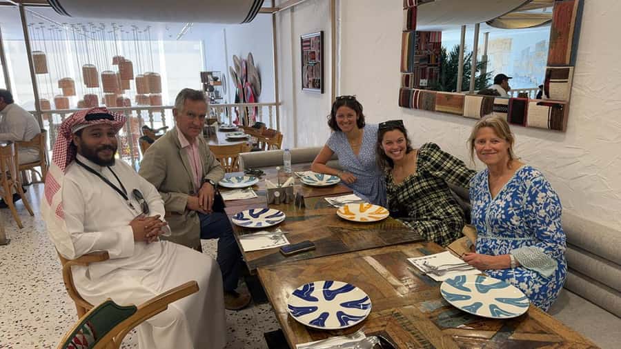 Jeddah: Private Highlights Tour of Most Instagrammable Spots - Hotel pick-up, air-conditioned comfort, and smooth stop-to-stop timing
