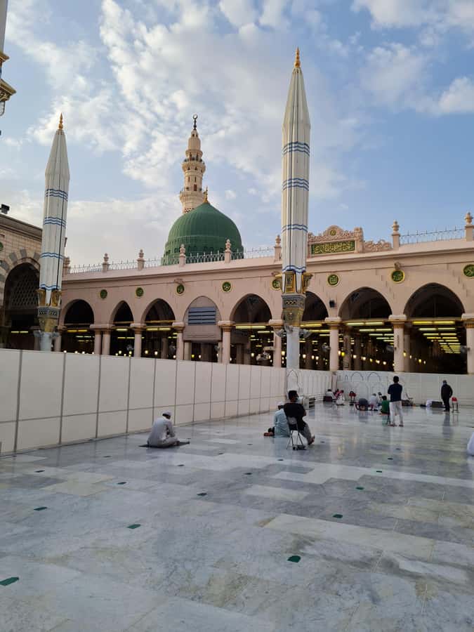 Madina: Guided Tour of the City's Historical Sights - Why This Medina Route Works: Battles, Masajid, and Wells
