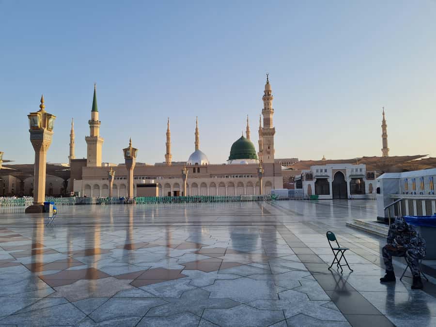 Madina: Guided Tour of the City's Historical Sights - Starting at Masjid Imam Bukhari: A Strong First Anchor