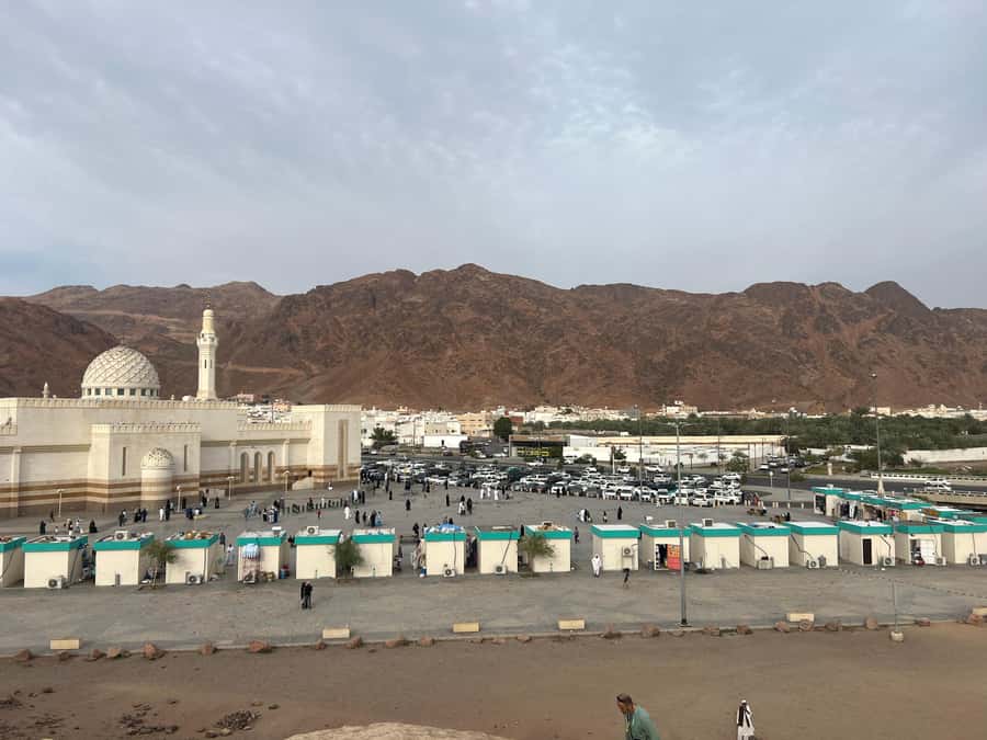 Madinah Culture & History Tour – Led by Local Guide - How the 4-hour Medina loop works, from hotel pickup to return