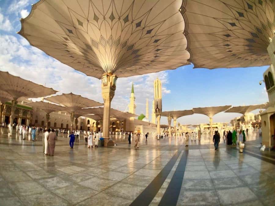Medina Ziyarats ( Visit Holy Places) - Uhud Mountain (جبل احد): time to pause, then move on