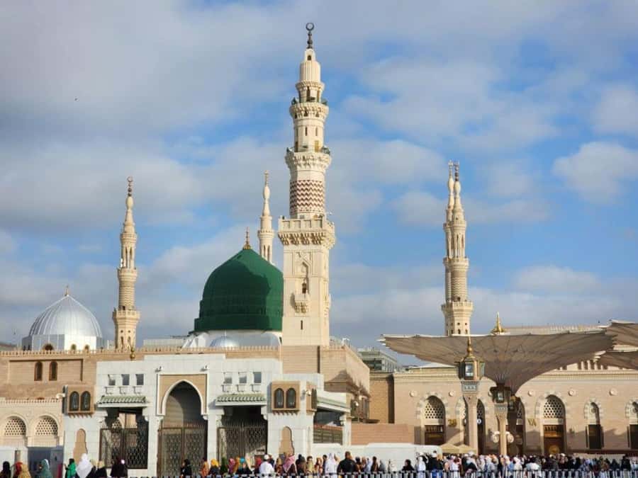 Medina Ziyarats ( Visit Holy Places) - Getting around with an air-conditioned vehicle and local know-how