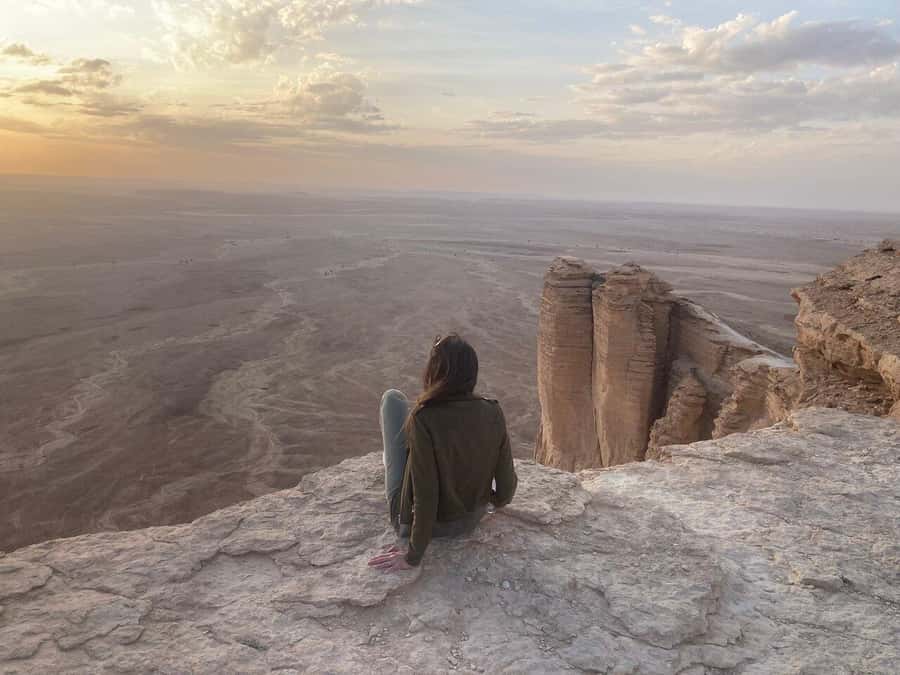 Riyadh Edge of The World and Bat Cave Visit by Bus - Riyadh to Jabal Fihrayn: riding out to the edge of the map