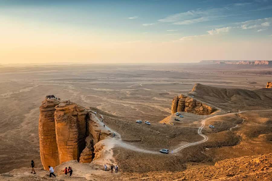 Riyadh: Edge Of The World and Bats Cave Tour by 4x4 - The meeting point routine at Tijan Plaza