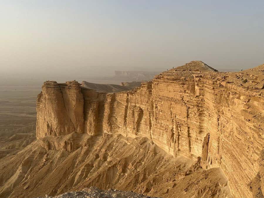 Riyadh: Edge Of The World and Bats Cave Tour by 4x4 - Campfire dinner vibes, Arabic coffee, and black tea