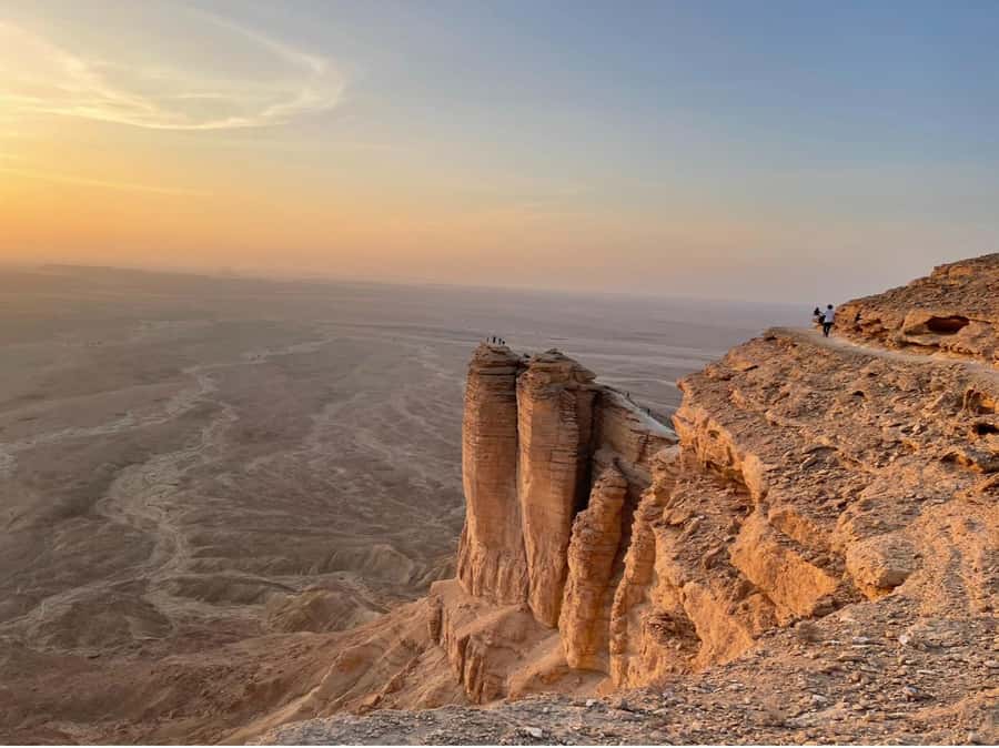 Riyadh: Edge Of The World, camels &Stargazing with 4x4 - Key highlights that make this tour work